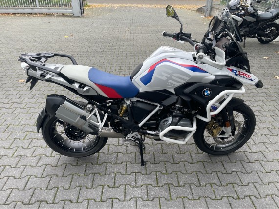 8c8f120ee7884edab1535615a21eb44b