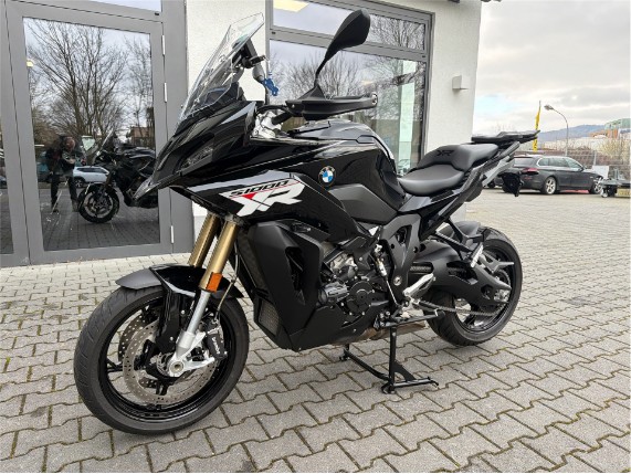 922496a8cac94d3889945565bee2b556