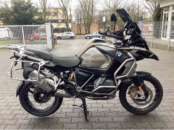 bdc85e8b9ac844a5836f0c27be21c904