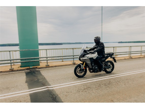 9_70144_759_R_999_modeldetail_09