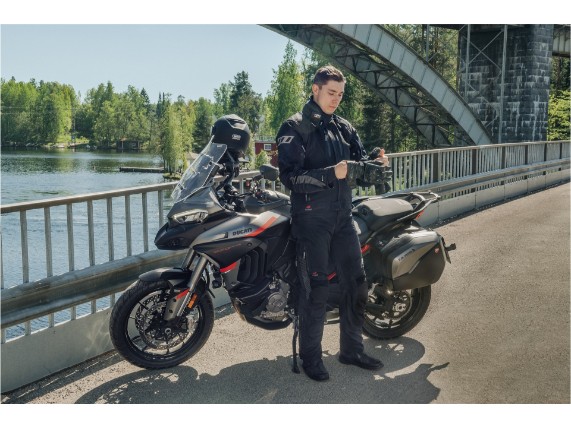 9_70150_722_R_990_modeldetail_02