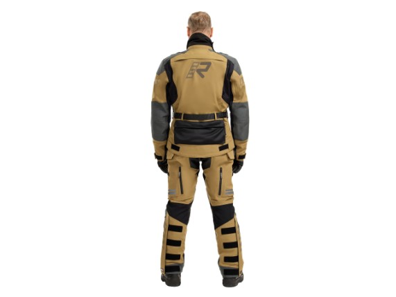 9_70242_752_R_095_modelback