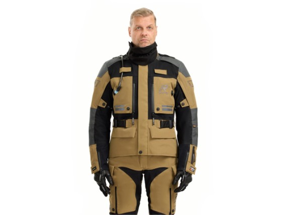 9_70242_752_R_095_modelcropped