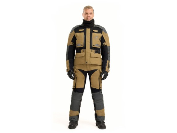 9_70242_752_R_095_modelfront