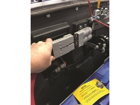 CS7010 battery plug