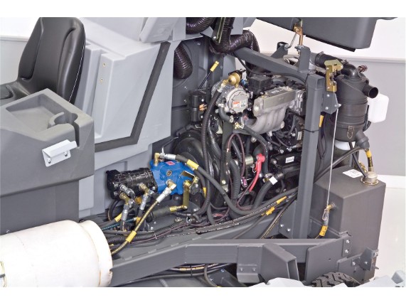 SC8000 engine side