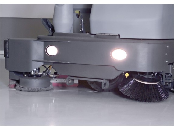 SC8000 headlights on crop