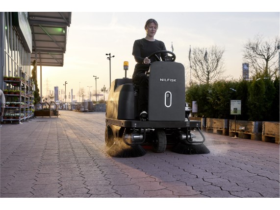 SW3000 outside retail3