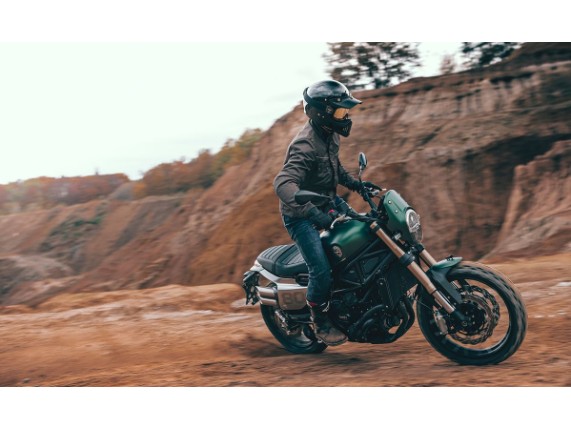 BENELLI 800 LEONCINO Trail, 123