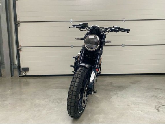 HUSQVARNA 125 SVARTPILEN,
