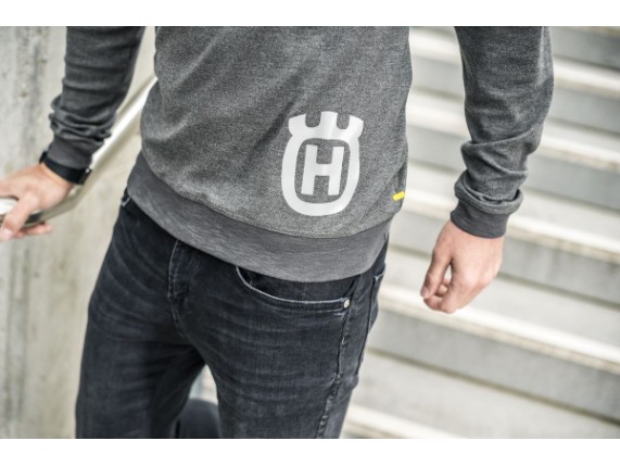 pho_hs_highlight_progress_sweater_vitpilen_svartpilen_clothing_collection_2018__sall__awsg__v1