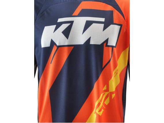 pho_pw_det_403117_3pw22000950x_gravity_fx_replica_shirt_detail_01__sall__awsg__v1