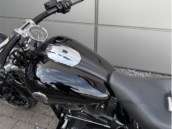 Harley-Davidson Breakout, 0010214