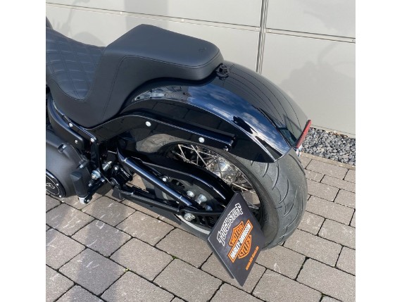 Harley-Davidson Street Bob 114 Umbau 200er TTS, 5HD1YYK49NS053861