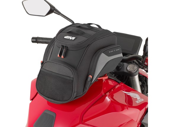 EASY05_tanklock-tank-bag_mounted-on_givi_honda-cb1000hornet-25