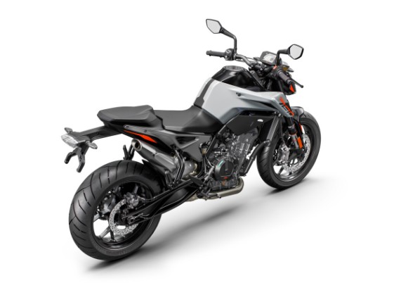 486202_MY22 KTM 790 DUKE - EU _45_ right rear_EU_ Global_04_STUDIO_Studio_GLOBAL_EUROPE_03_STUDIO
