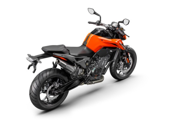 486207_MY22 KTM 790 DUKE - EU _45_ right rear_EU_ Global_04_STUDIO_Studio_GLOBAL_EUROPE_03_STUDIO