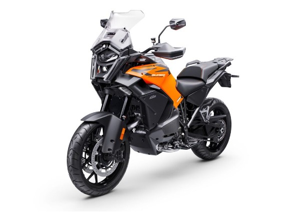 641796_MY25_KTM_1390_Super_Adventure_S_Orange_EU_Front-Left_EUROPE GLOBAL_STUDIO