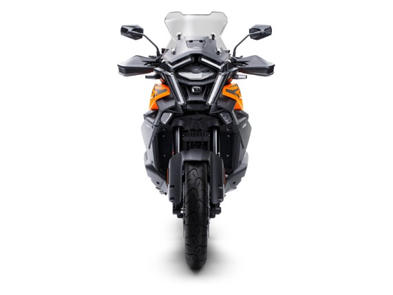 641797_MY25_KTM_1390_Super_Adventure_S_Orange_EU_Front-On_EUROPE GLOBAL_STUDIO