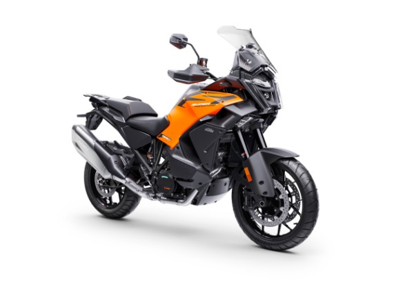 641798_MY25_KTM_1390_Super_Adventure_S_Orange_EU_Front-Right_EUROPE GLOBAL_STUDIO