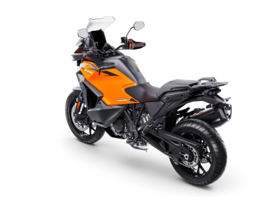 641799_MY25_KTM_1390_Super_Adventure_S_Orange_EU_Rear-Left_EUROPE GLOBAL_STUDIO