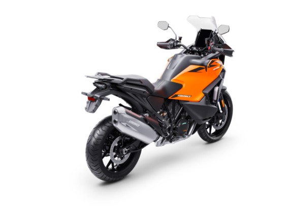641800_MY25_KTM_1390_Super_Adventure_S_Orange_EU_Rear-Right_EUROPE GLOBAL_STUDIO
