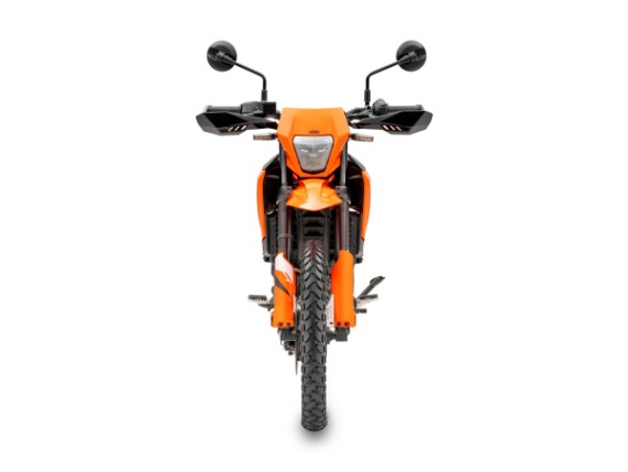 659778_MY25_KTM 125 ENDURO R_STUDIO_EU SPEC_Front_04_STUDIO_EUROPE GLOBAL