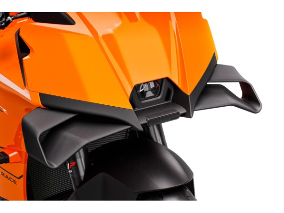 670078_MY26_KTM 990 RC R_STUDIO_EU SPEC_STUDIO_EU_GLOBAL