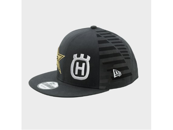 pho_hs_pers_vs_139681_3rs24003690x_replica_team_flat_cap_side_fertig_rockstar__sall__awsg__v1