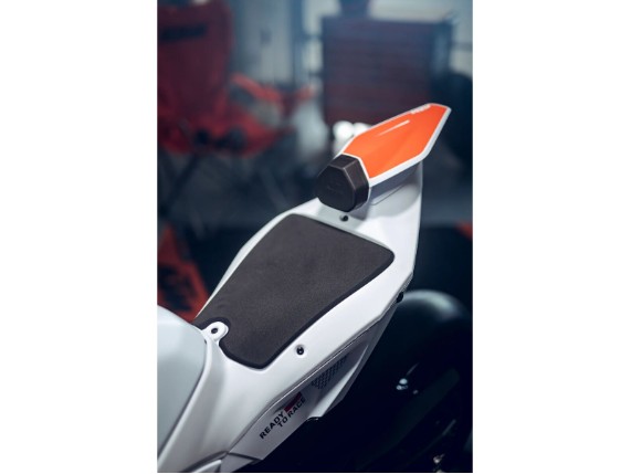 pho_pp_mon_my26_ktm_990_rc_r_track_parts_details__13_parts_details_parts_details__sall__awsg__v1