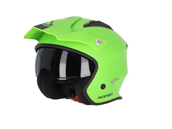 AC Helm grün vorne