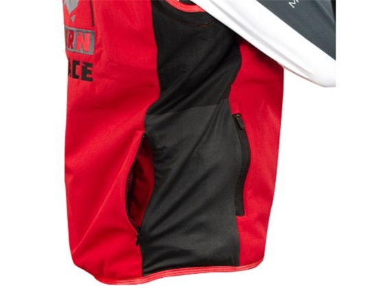 Mots Jacke rot seite