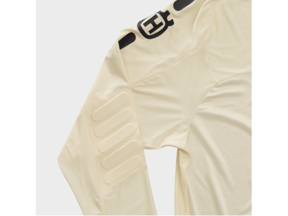 pho_hs_closeup_65248_3hs21000560x_origin_shirt_details_1__sall__awsg__v1