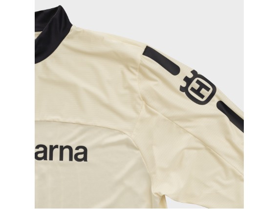 pho_hs_closeup_65249_3hs21000560x_origin_shirt_details_2__sall__awsg__v1