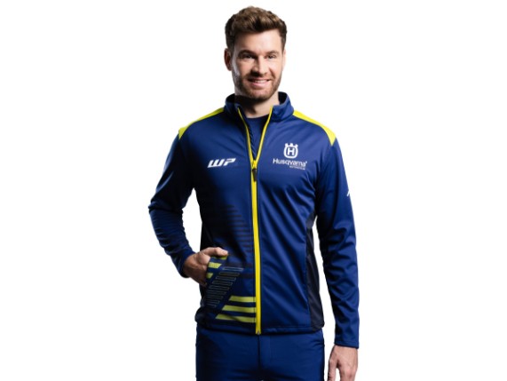 pho_hs_pers_vs_3hs24003750x_team_softshell_jacket_onmodel_side__sall__awsg__v1