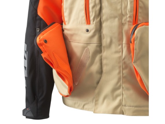 pho_pw_det_403229_3pw22000300x_adv_r_v2_jacket_details_taschen__sall__awsg__v1