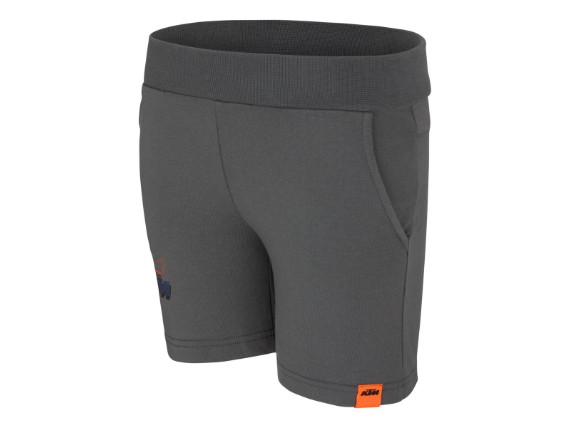 pho_pw_pers_vs_3pw25001800x_kids_hero_set_shorts_front_lifestyle_ii__sall__awsg__v1