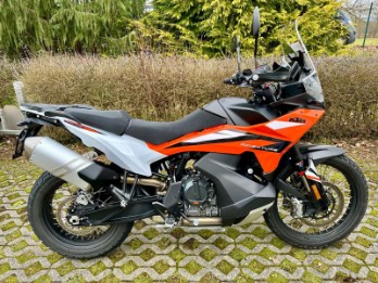 890 Adventure
