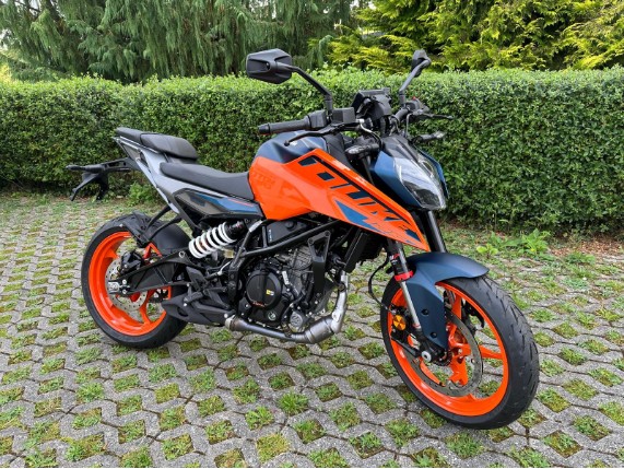 KTM 125 Duke, VBKJPA402RN053491