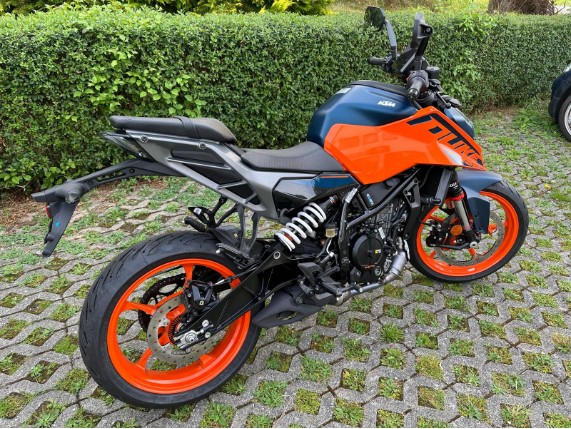KTM 125 Duke, VBKJPA402RN053491