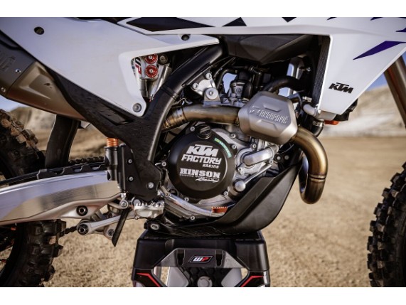 pho_pp_mon_443924_my23_ktm_450_sx_f_dream_usa__sall__awsg__v1