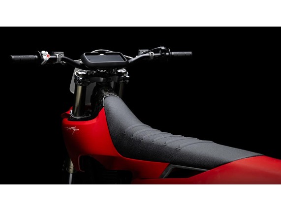 SMX1_2_red_seats_grip