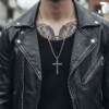 Elganter Kreuz Anhnger mit schwarzen Steinen rockiger Kreuzschmuck Rockyfy 01_1920x1920