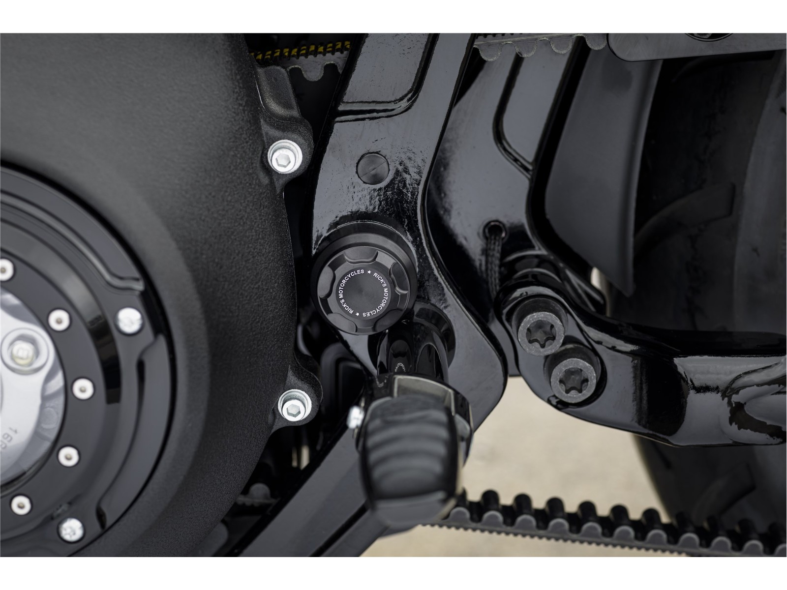 Rick's Motorcycles Softail M8 Swingarm Axle Cover Premium