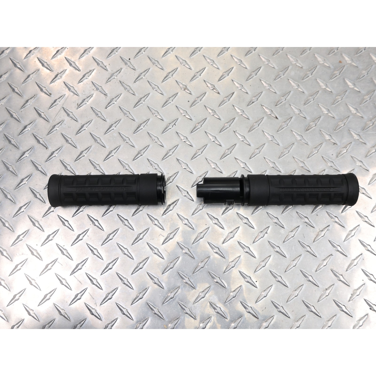 Pulley Riser Street Bob/Breakout/Low Rider S/ST Handlebar Grips