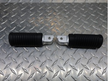 Softail ab 18 Fahrerfussrasten OEM 50501104