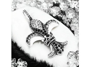 Edelstahl Lilien Anhänger "Black&White Lily" by Rockyfy-Fleur-de-Lis mit schwarzen Kristallen