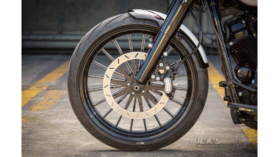Harley-Davidson-M8-Softail-Slim-Bobber-Ricks058