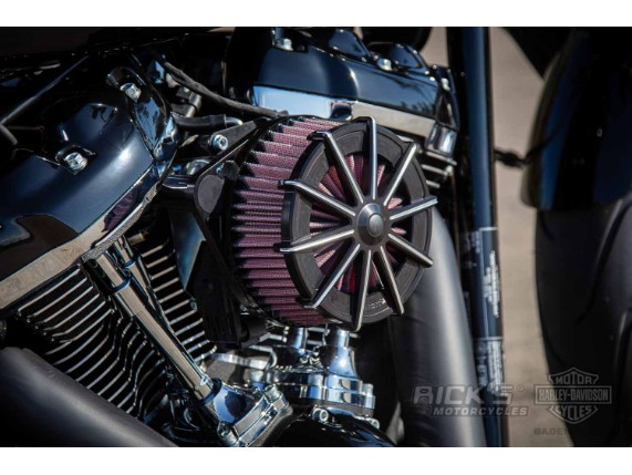 Harley-Davidson-Breakout-Custom-Ricks-003