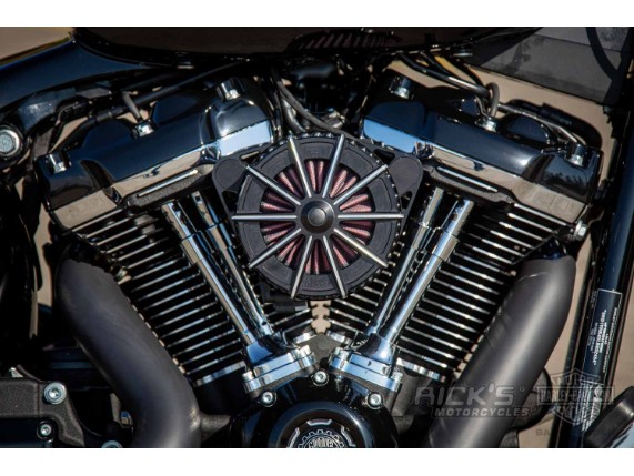 Harley-Davidson-Breakout-Custom-Ricks-010